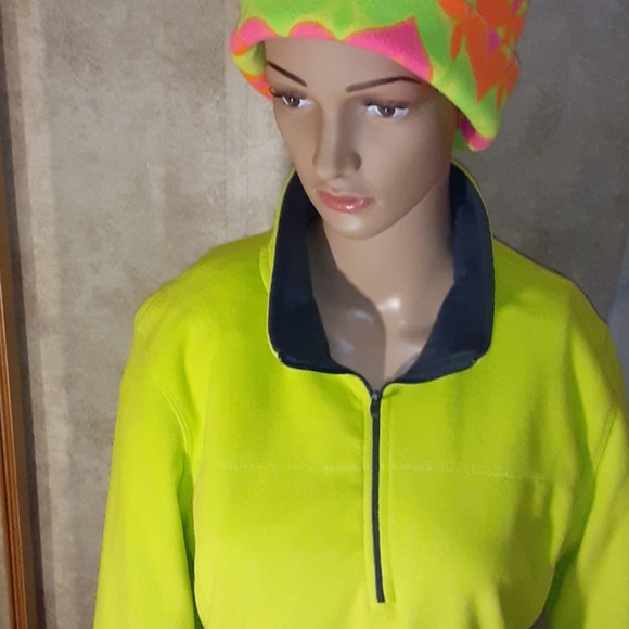JACKET & HAT NEON GREEN FLEECE - Picture 1 of 5